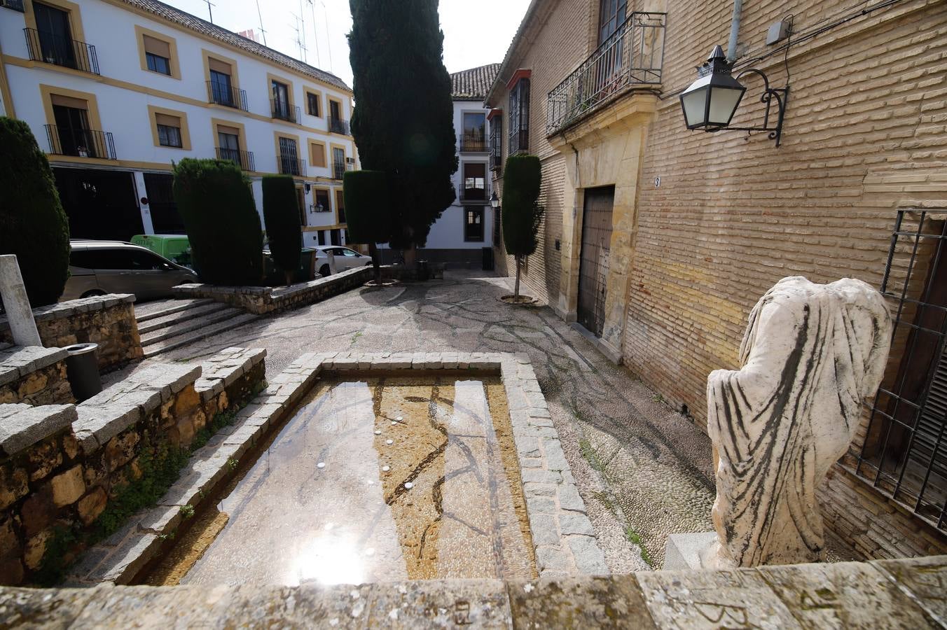 Coronavirus en Córdoba: Paseo de ausencias por las plazas