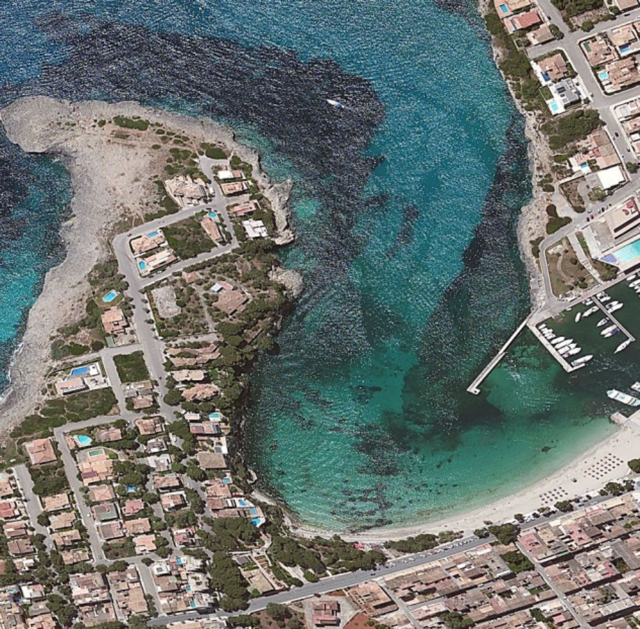 Una situación privilegiada. La mansión se encuentra situada en uno de los rincones más tranquilos de la donde la pareja puede disfrutar de su intimidad son perder el contacto con la naturaleza.