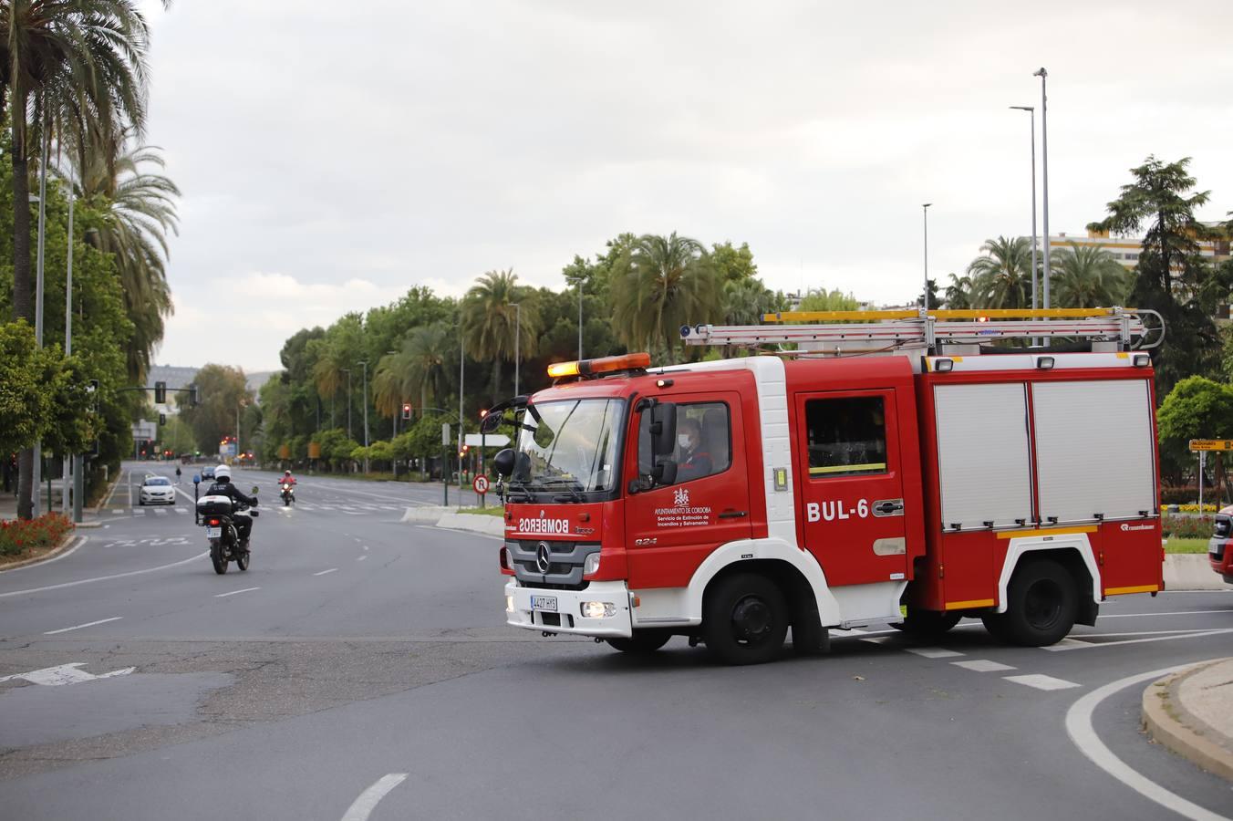 La comitiva de homenaje a los sanitarios en Córdoba, en imágenes