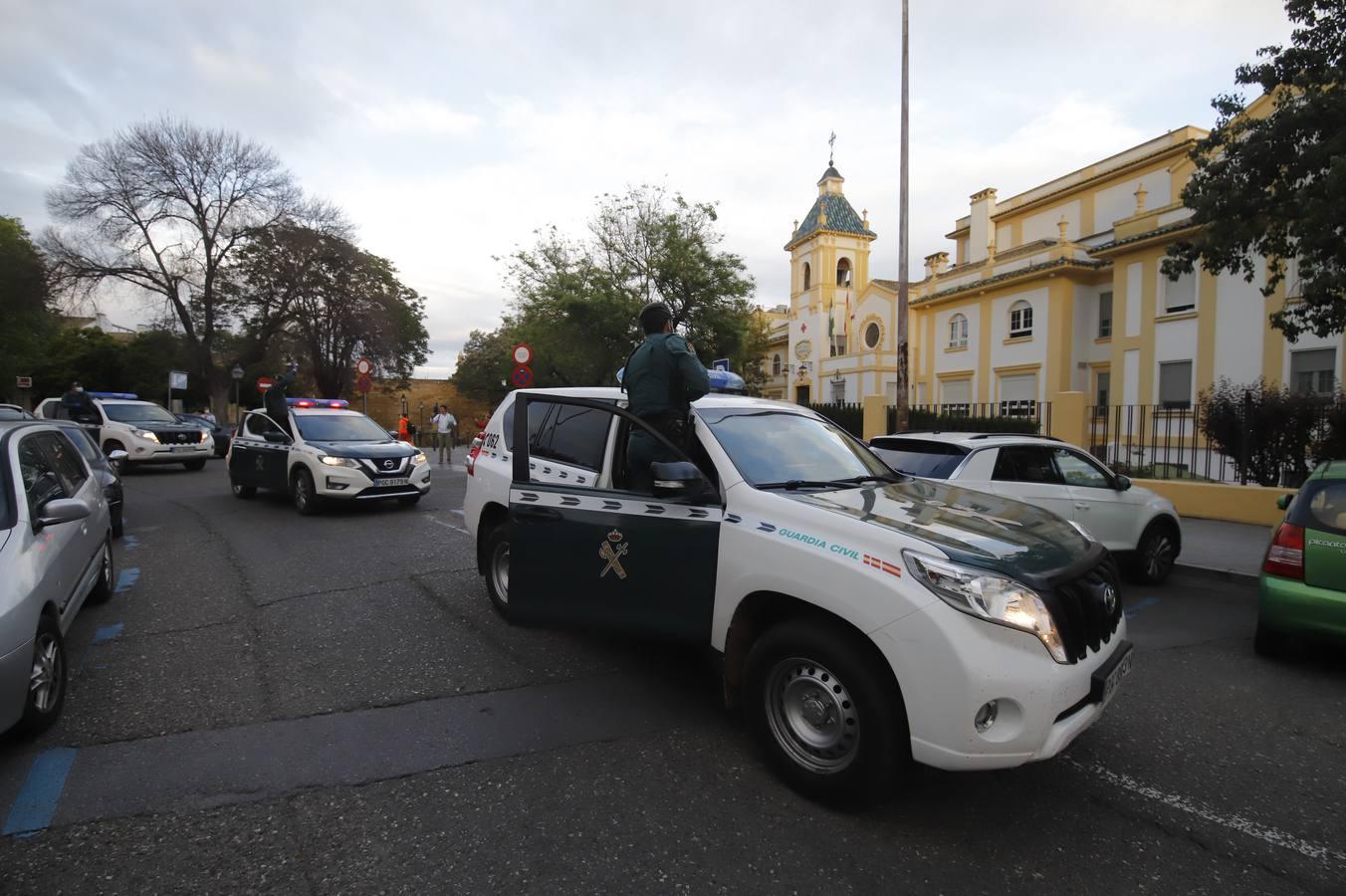 La comitiva de homenaje a los sanitarios en Córdoba, en imágenes