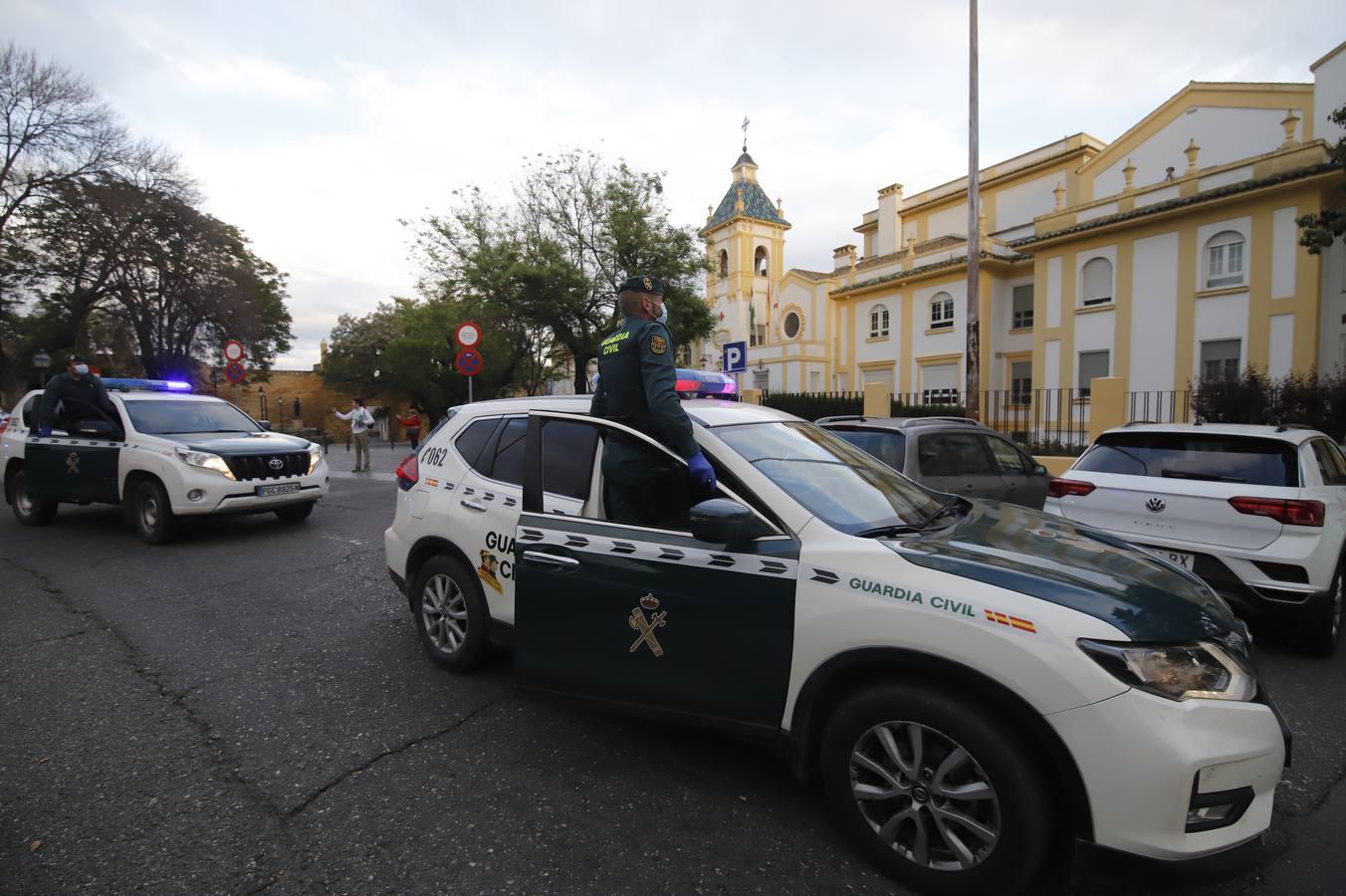 La comitiva de homenaje a los sanitarios en Córdoba, en imágenes