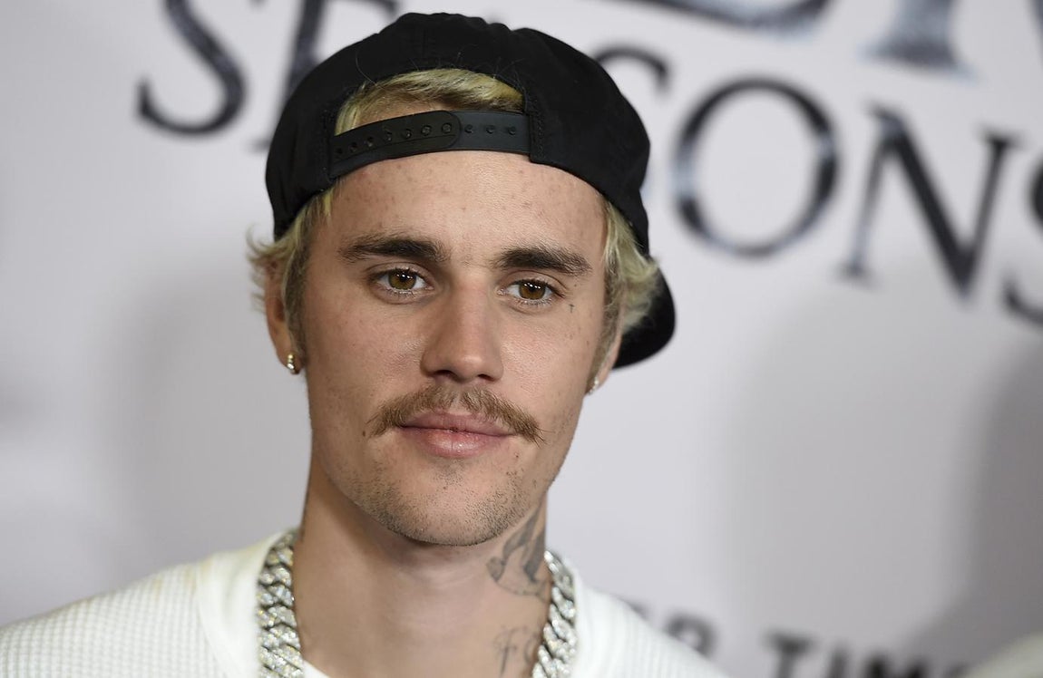 Justin Bieber, en el foco de la polémica. Todo lo que hace Justin Bieber es noticia. Un hecho que no es de extrañar teniendo en cuenta que lleva toda su vida en contacto con el mundo de la fama y que no ha sido precisamente un ‘niño bueno’ de Hollywood. Aunque desde que contrajese matrimonio con la modelo Hailey Baldwin parece que su vida se ha estabilizado todavía siguen suscitando interés muchos aspectos de su vida anterior, ya sea en el ámbito personal como en el musical.