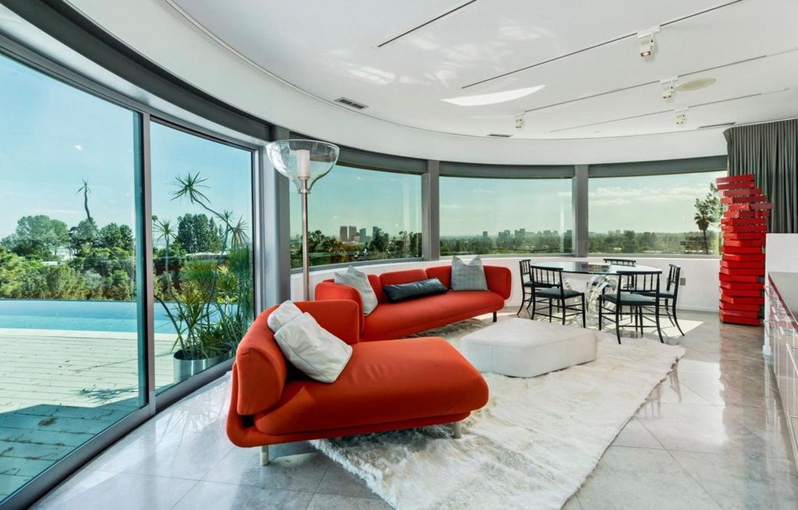 Pinceladas de color. Los tonos neutros  se complementan con algunas pinceladas de colo que rompen con la monotonía.