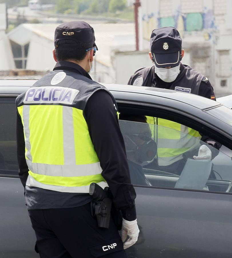 Controles en las salidas de Sevilla para evitar que se salten el estado de alarma en Semana Santa