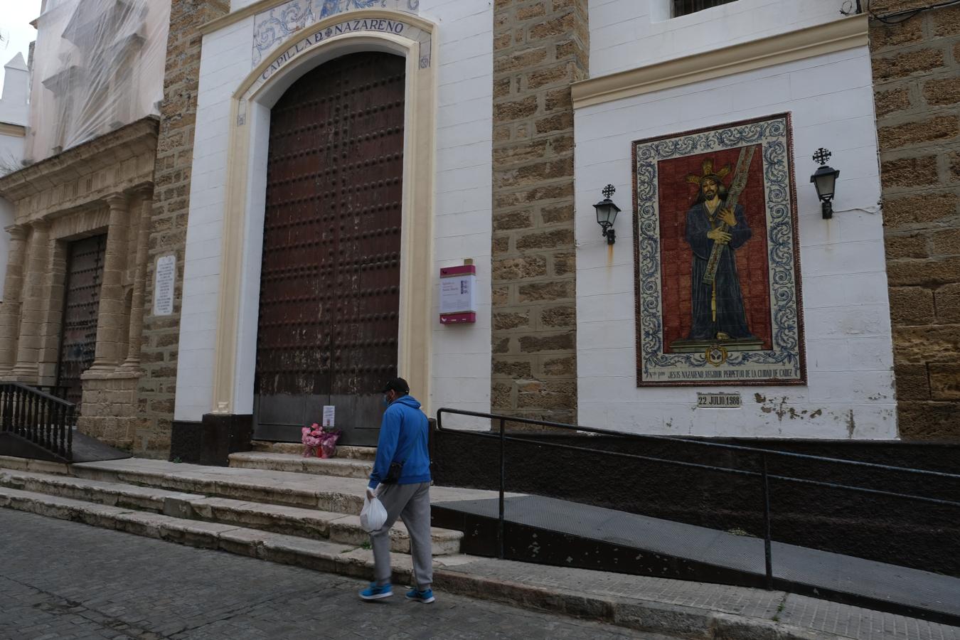 FOTOS: Cádiz, en silencio y vaciado este Jueves Santo