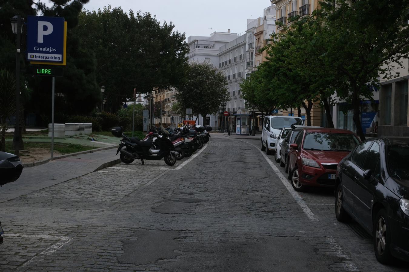 FOTOS: Cádiz, en silencio y vaciado este Jueves Santo