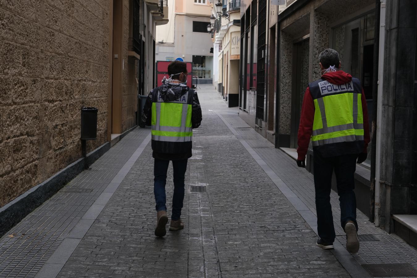 FOTOS: Cádiz, en silencio y vaciado este Jueves Santo