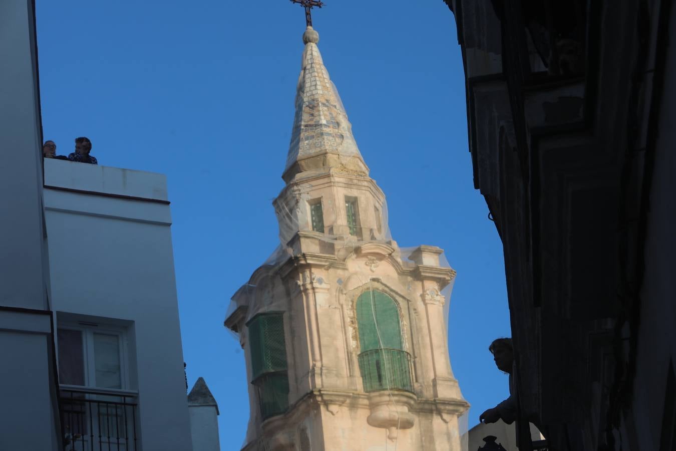 FOTOS: Cádiz, en silencio y vaciado este Jueves Santo