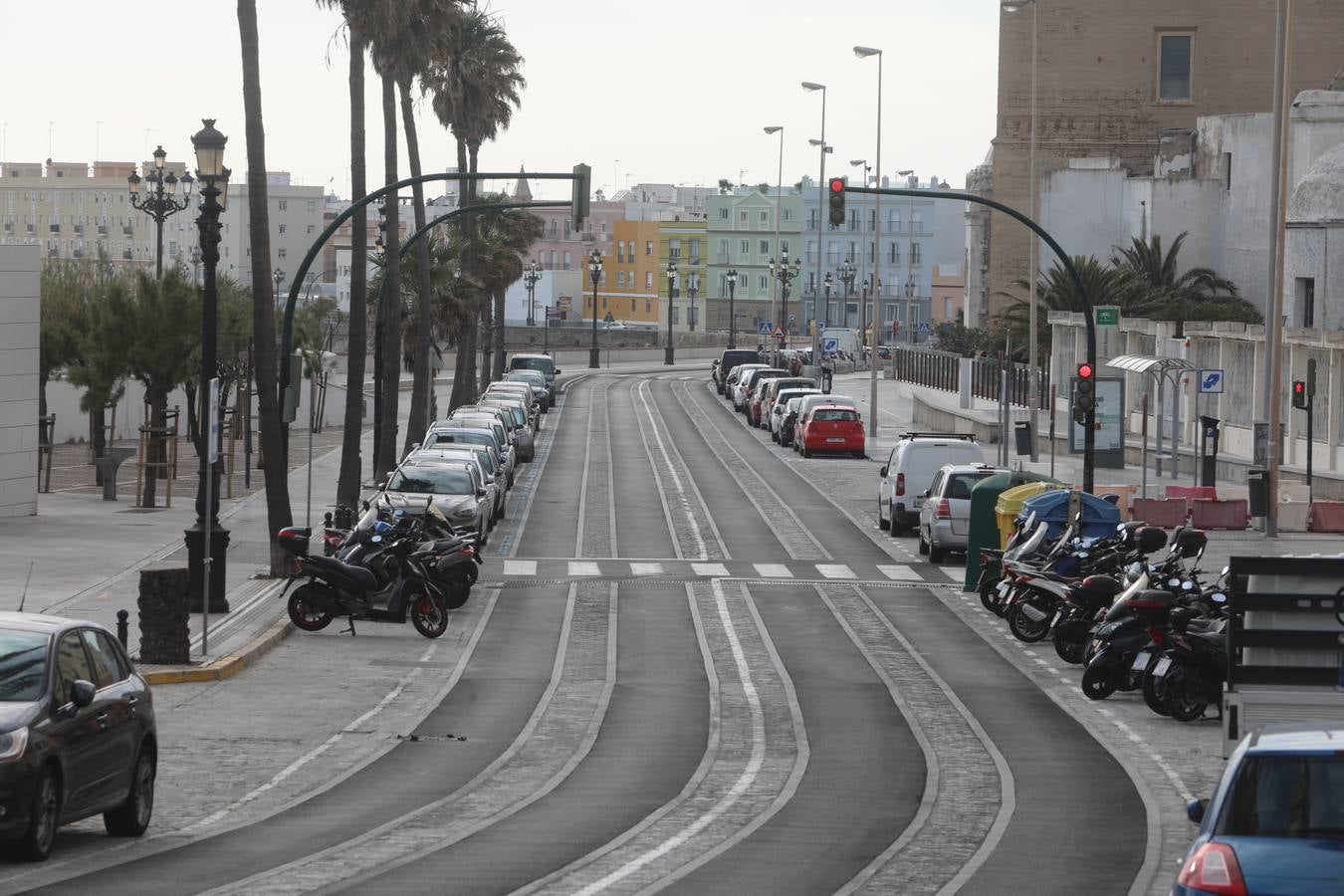 FOTOS: Cádiz, en silencio y vaciado este Jueves Santo