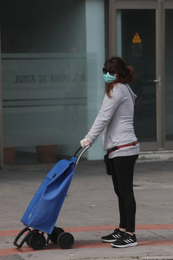 Sábado Santo de colas en calles vacías