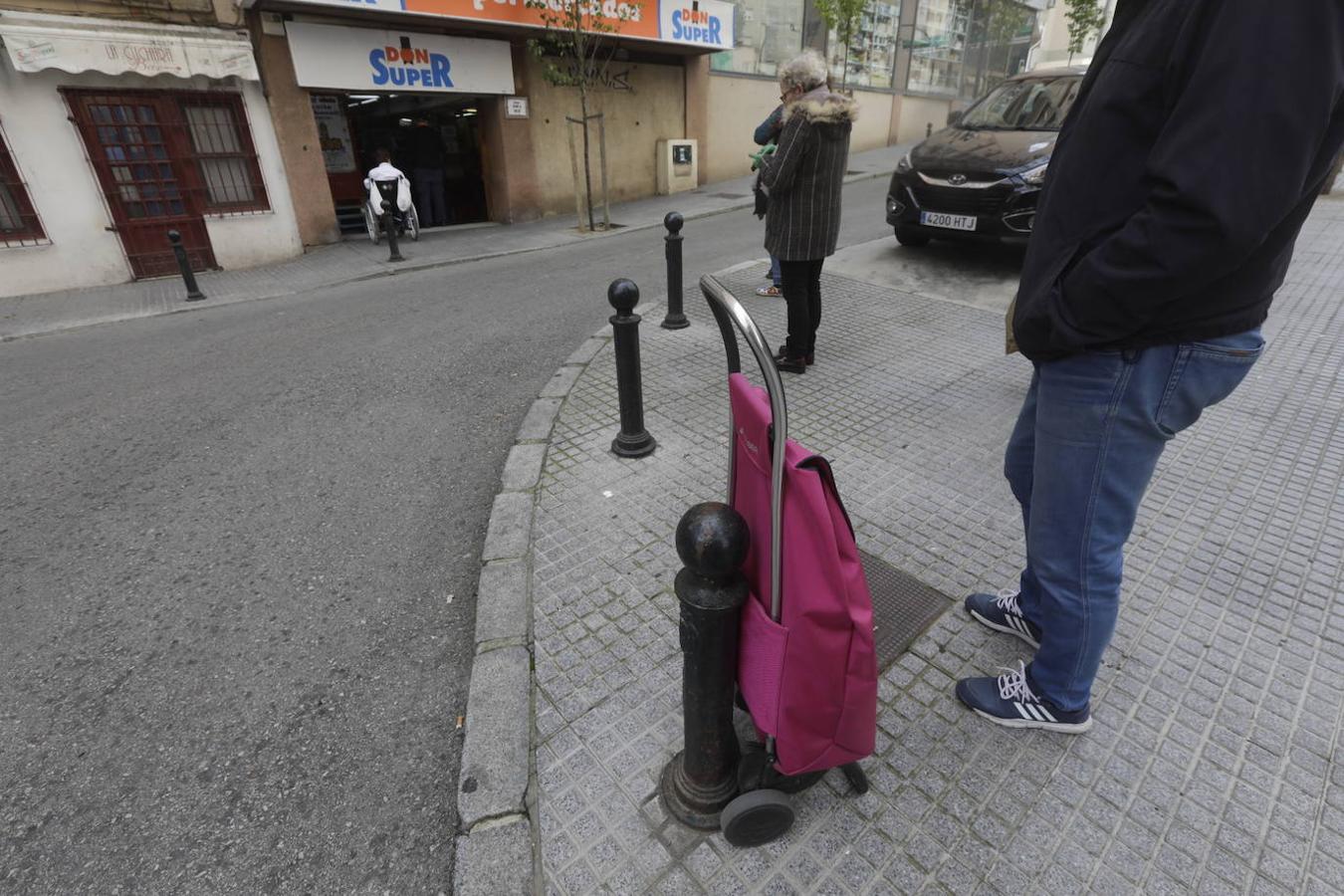 Sábado Santo de colas en calles vacías