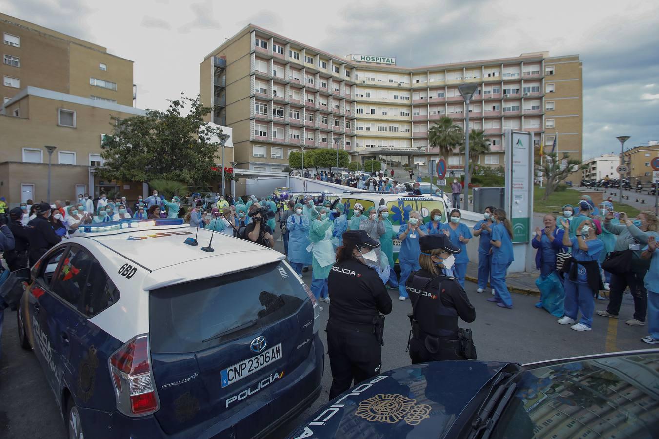 Aplausos al esfuerzo en el Hospital Virgen del Rocío