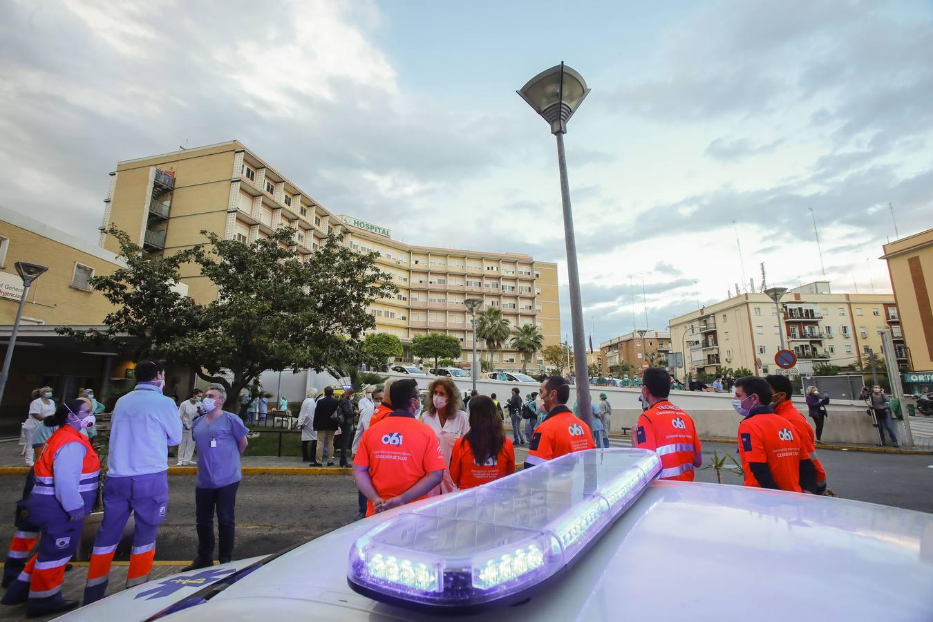 Aplausos al esfuerzo en el Hospital Virgen del Rocío