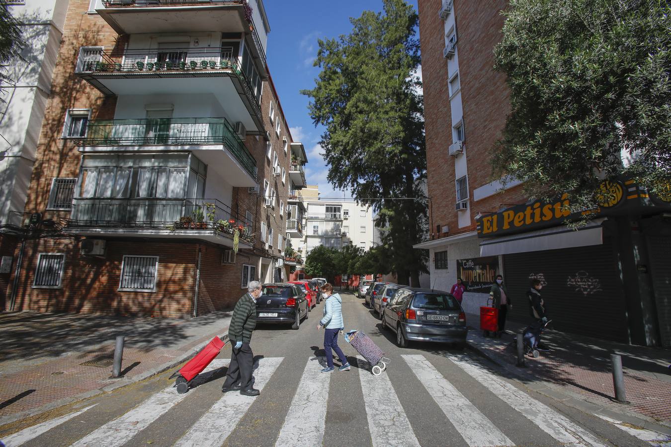 Coronavirus en Sevilla: así transcurre el confinamiento en el barrio de El Juncal