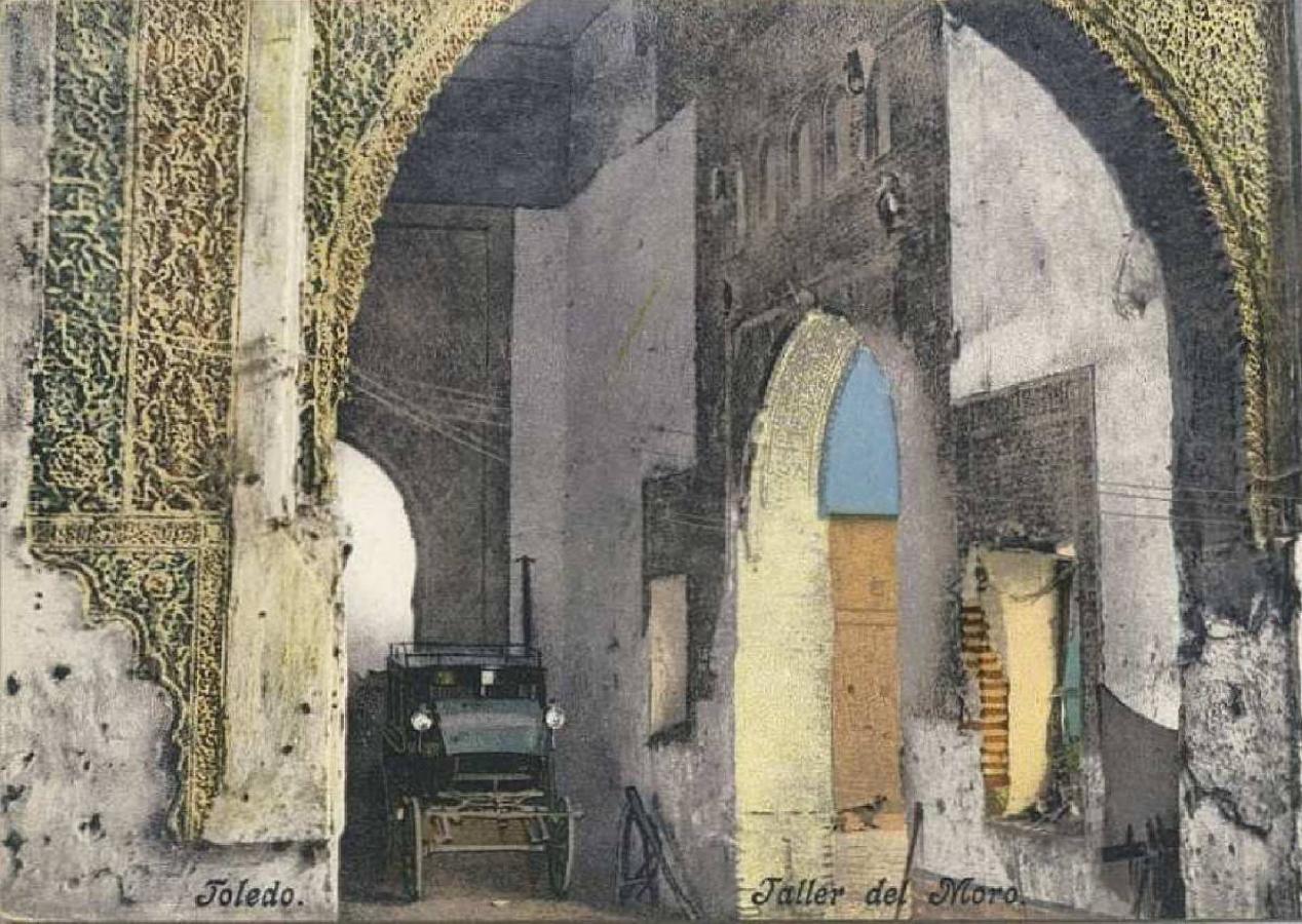 Interior del Taller del Moro, salón mudéjar del siglo XIV, donde se abrió el Jardín Eliseo en 1866. Postal editada por Purger&amp;Co hacia 1902. Archivo Municipal de Toledo. 