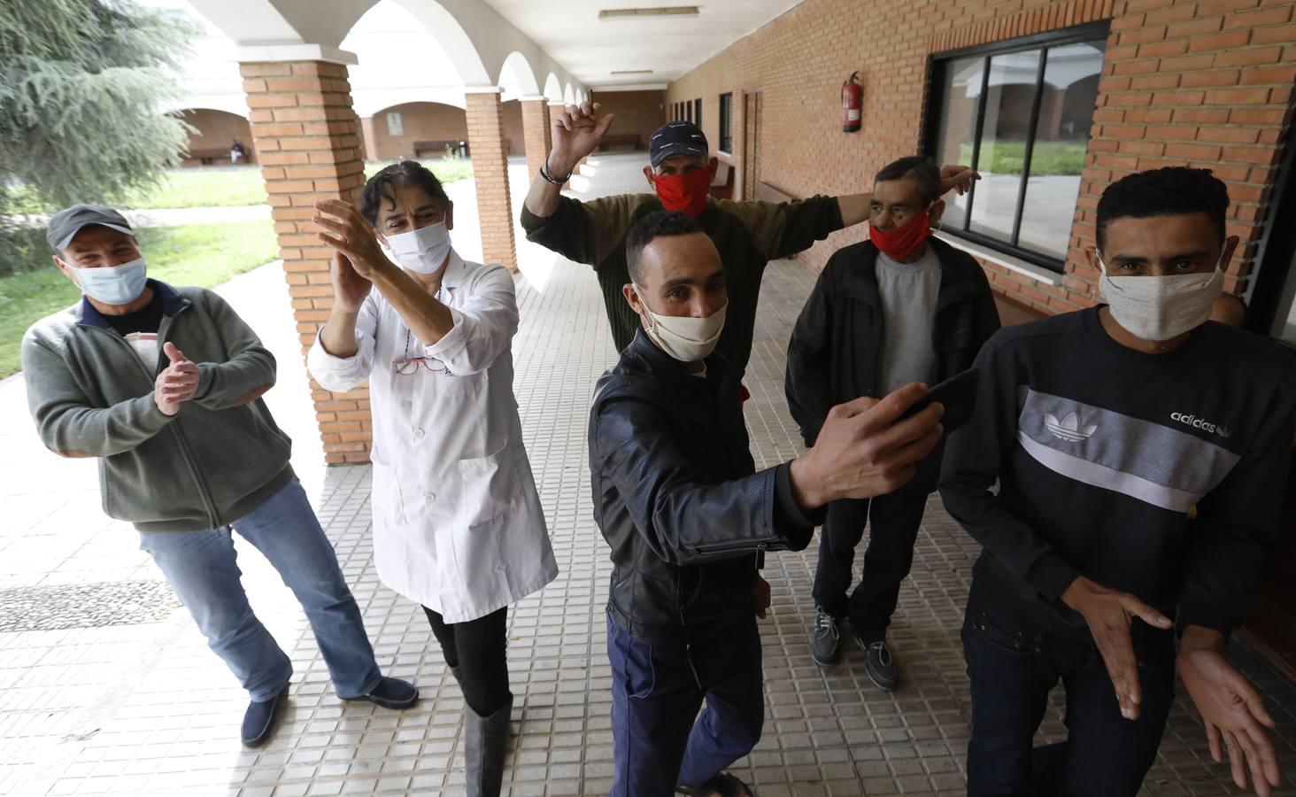 La vida confinada por coronavirus en el Colegio Séneca de Córdoba para los sin techo