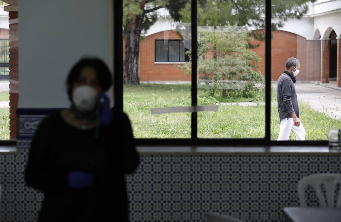 La vida confinada por coronavirus en el Colegio Séneca de Córdoba para los sin techo