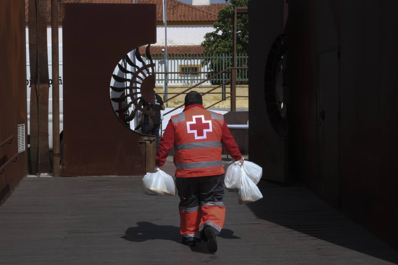 FOTOS: Ángel León y Juanlu Fernández cocinan juntos para ayudar en la crisis de la Covid-19