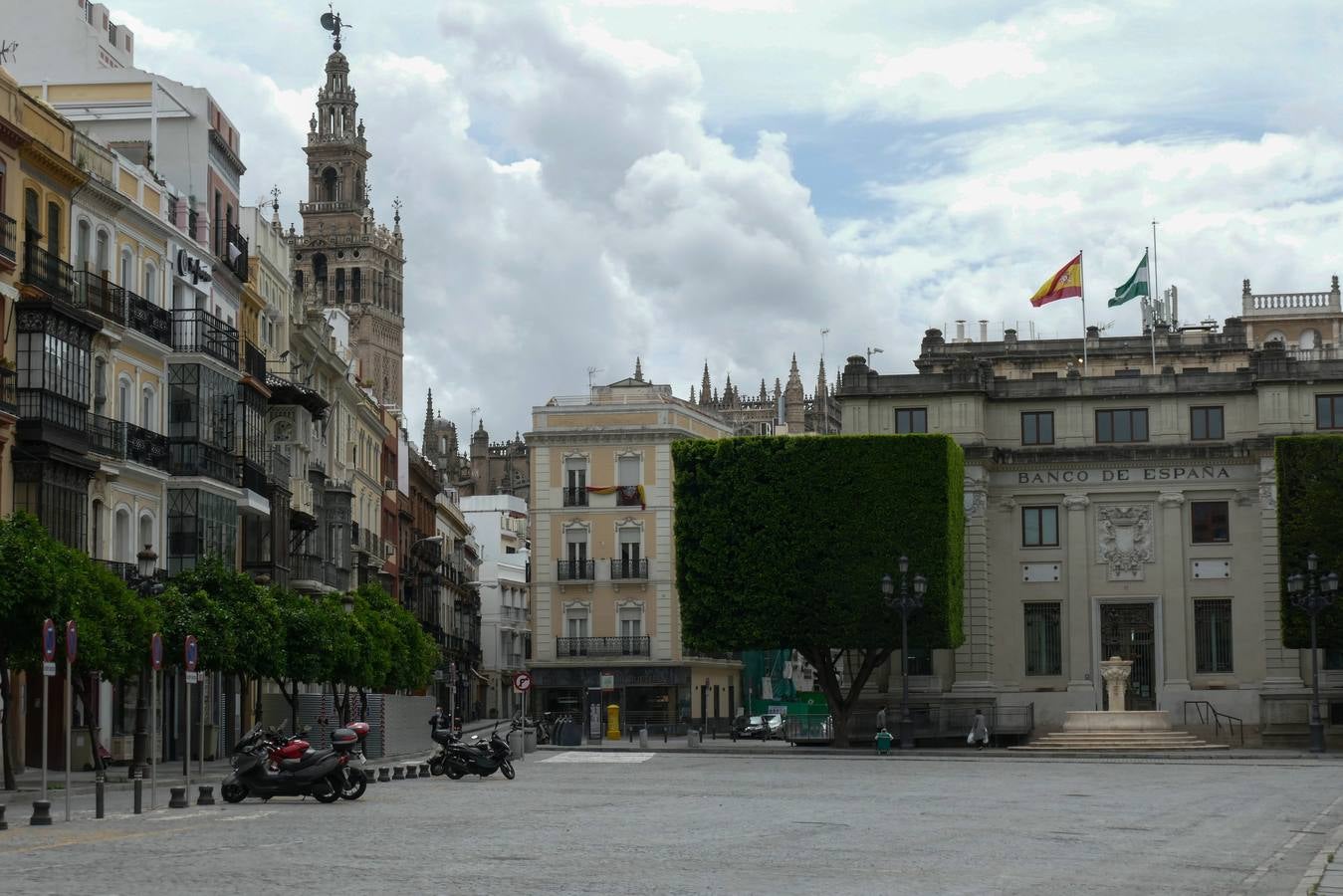 Crisis del coronavirus: Ambiente por las calles del Centro