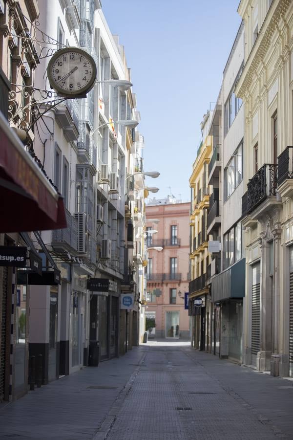 Crisis del coronavirus: Confinados en los balcones bajo un sol casi veraniego