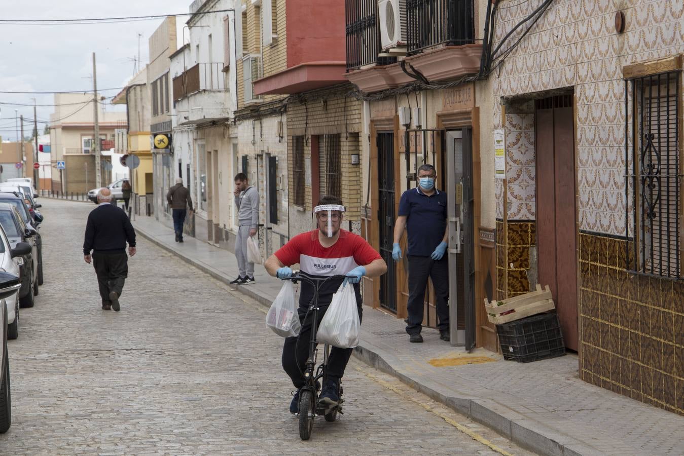 Coronavirus en Sevilla: así se vive en Valdezorras el confinamiento