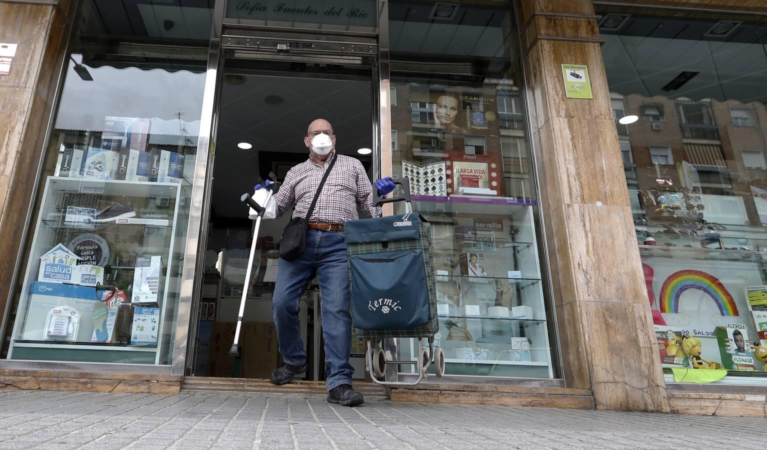 Las farmacias de Córdoba vuelven a vender mascarillas, en imágenes