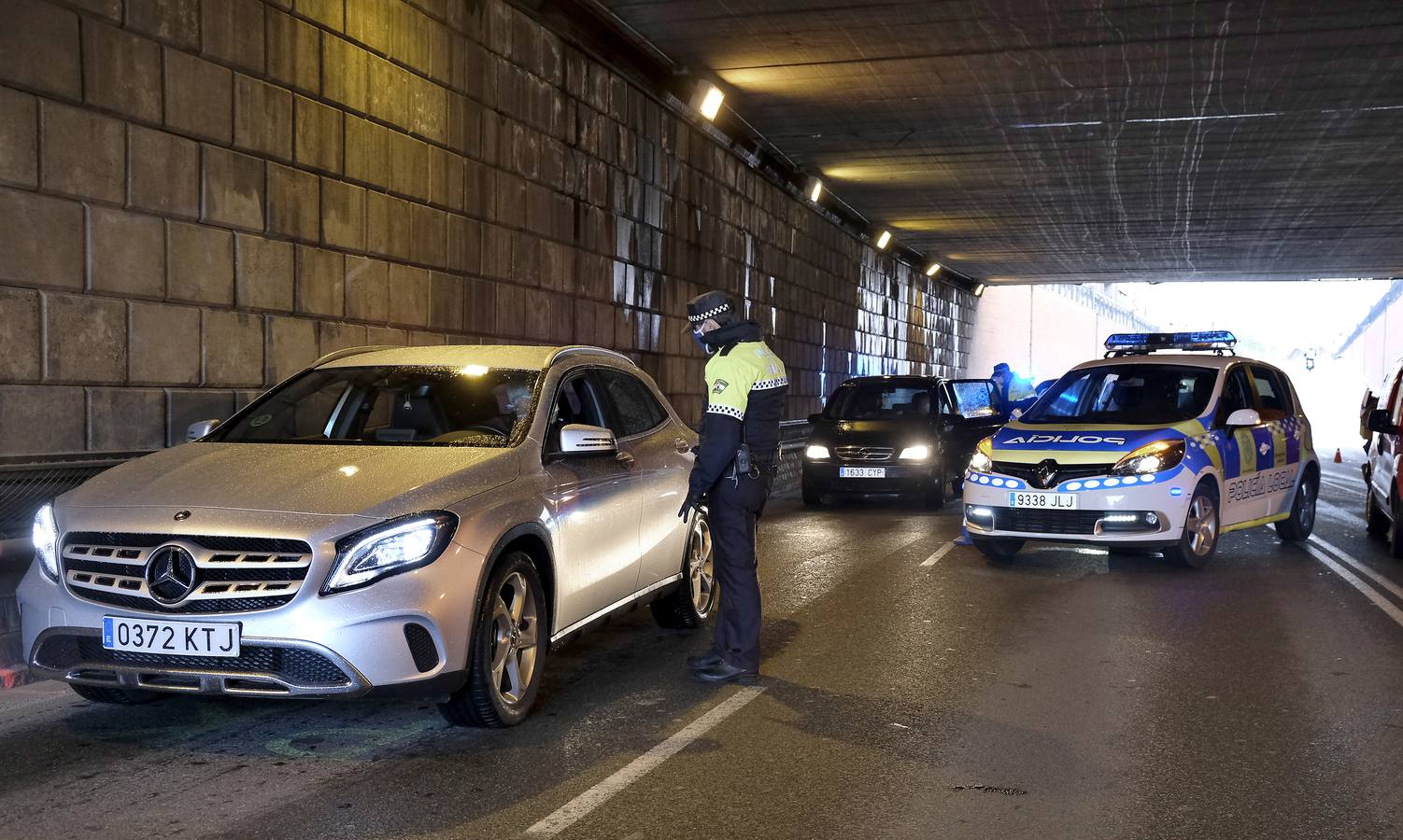 Coronavirus en Sevilla: la Policía Local intercepta un vehículo con ocho ocupantes y sin ITV