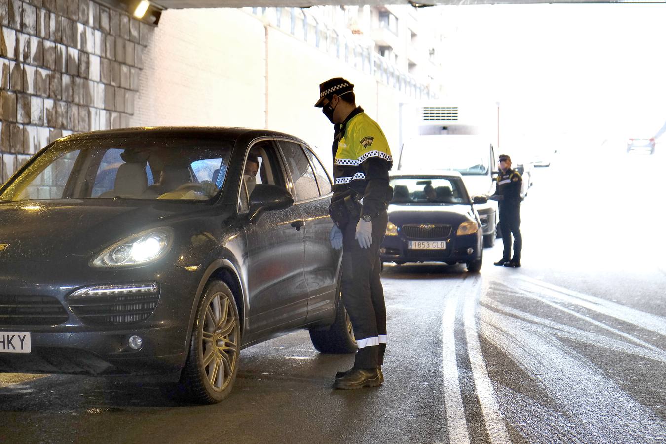 Coronavirus en Sevilla: la Policía Local intercepta un vehículo con ocho ocupantes y sin ITV