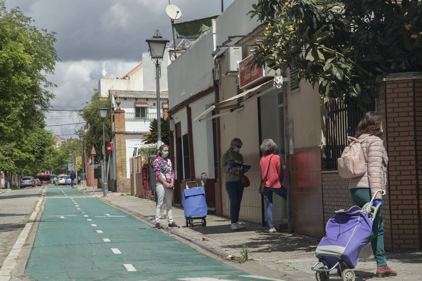 Coronavirus en Sevilla: un día del estado de alarma en la barriada del Retiro Obrero