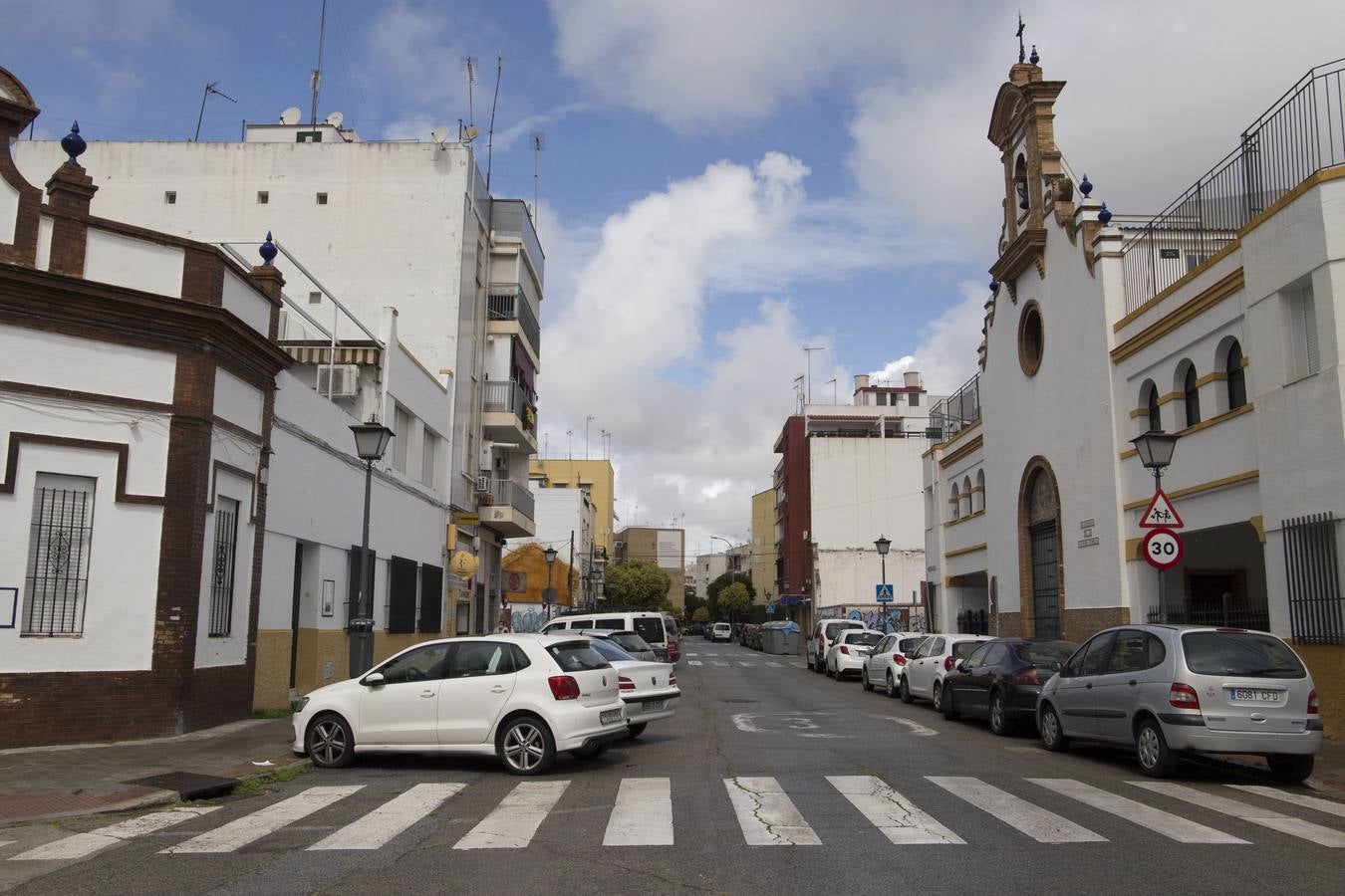 Coronavirus en Sevilla: un día del estado de alarma en la barriada del Retiro Obrero