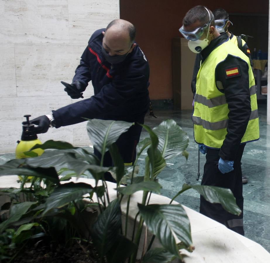 La UME imparte formación sobre prevención y control de coronavirus a los bomberos de Dos Hermanas