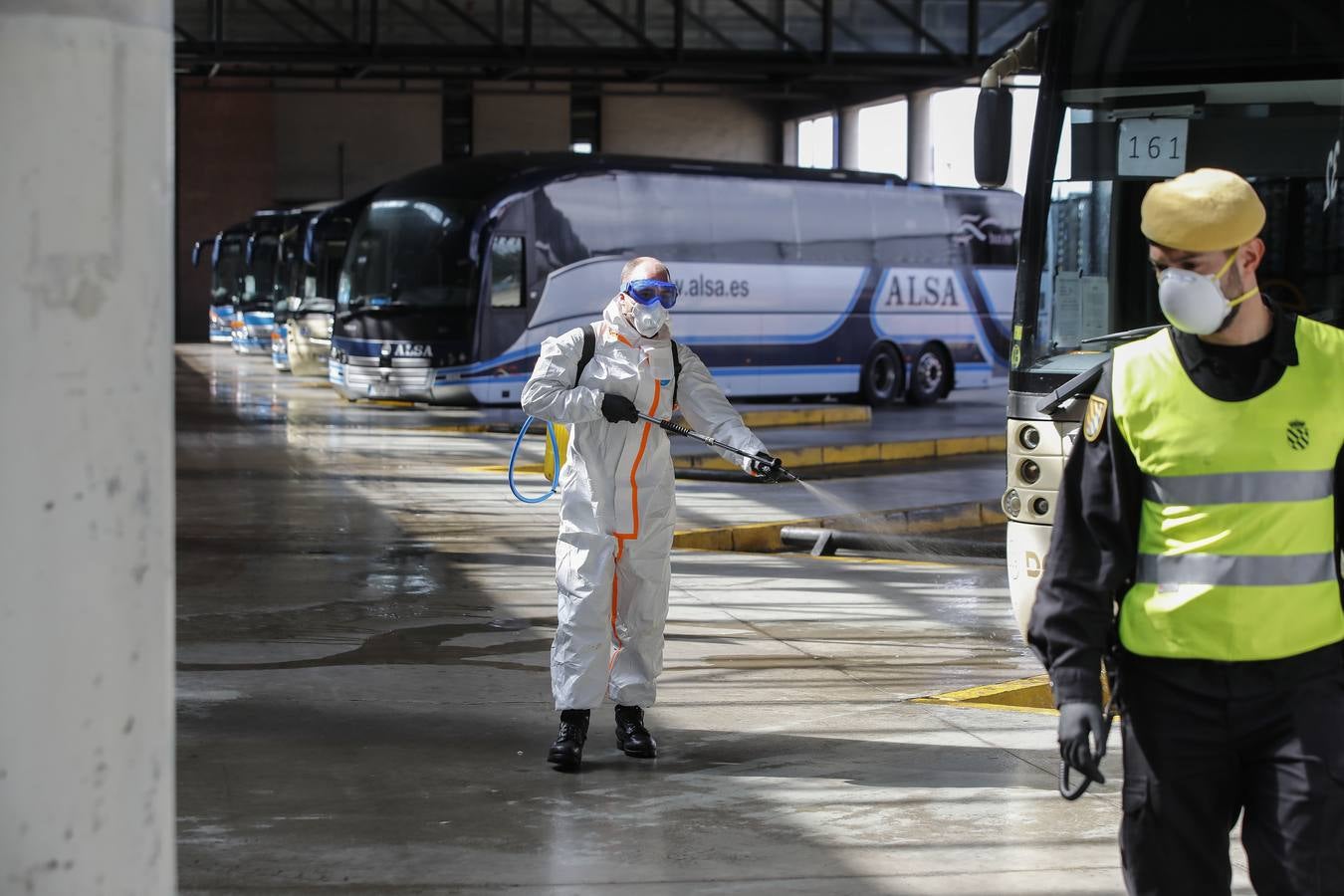 Crisis del coronavirus: Desinfección de la Plaza de Armas a cargo de la UME