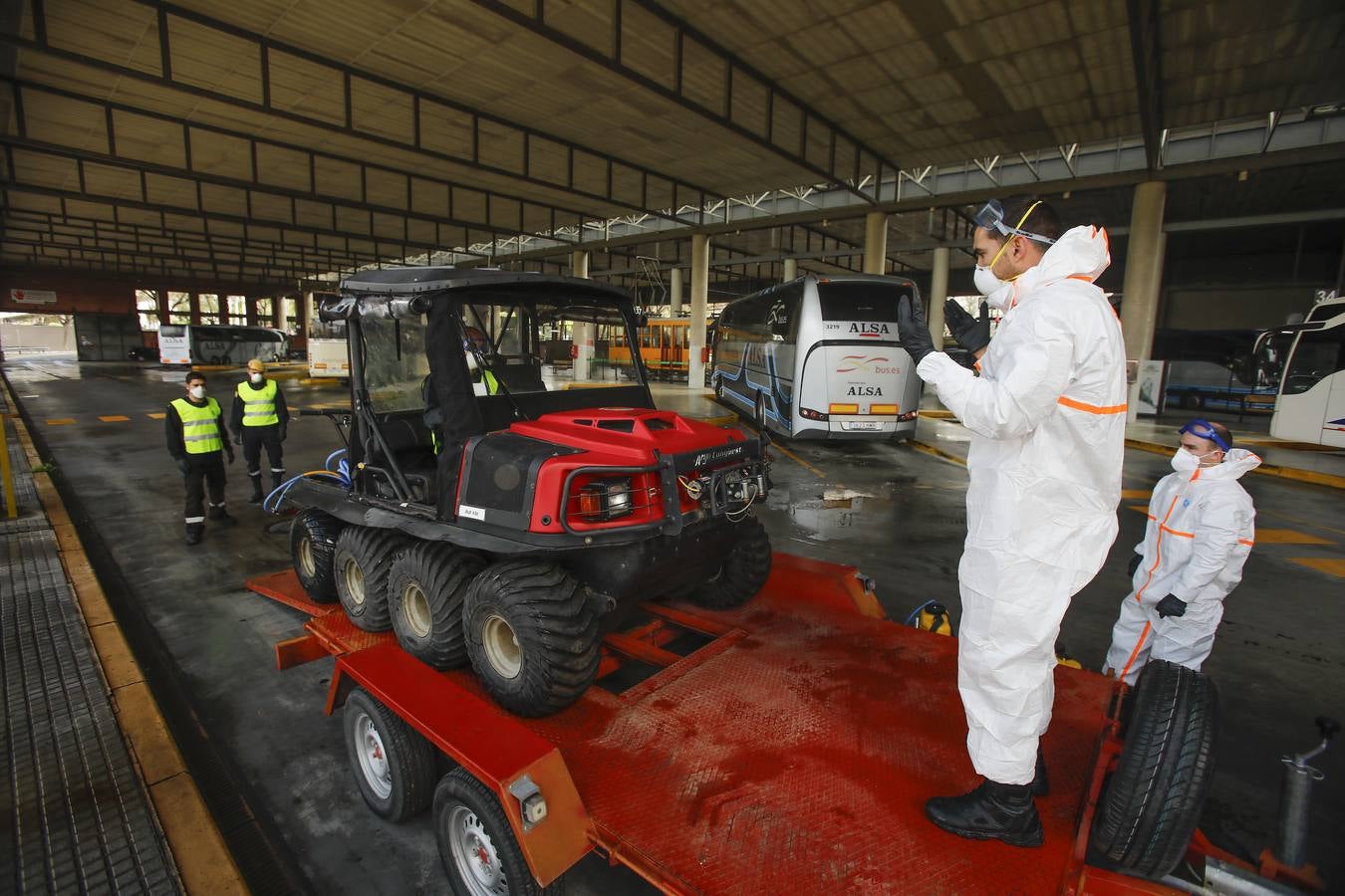 Crisis del coronavirus: Desinfección de la Plaza de Armas a cargo de la UME