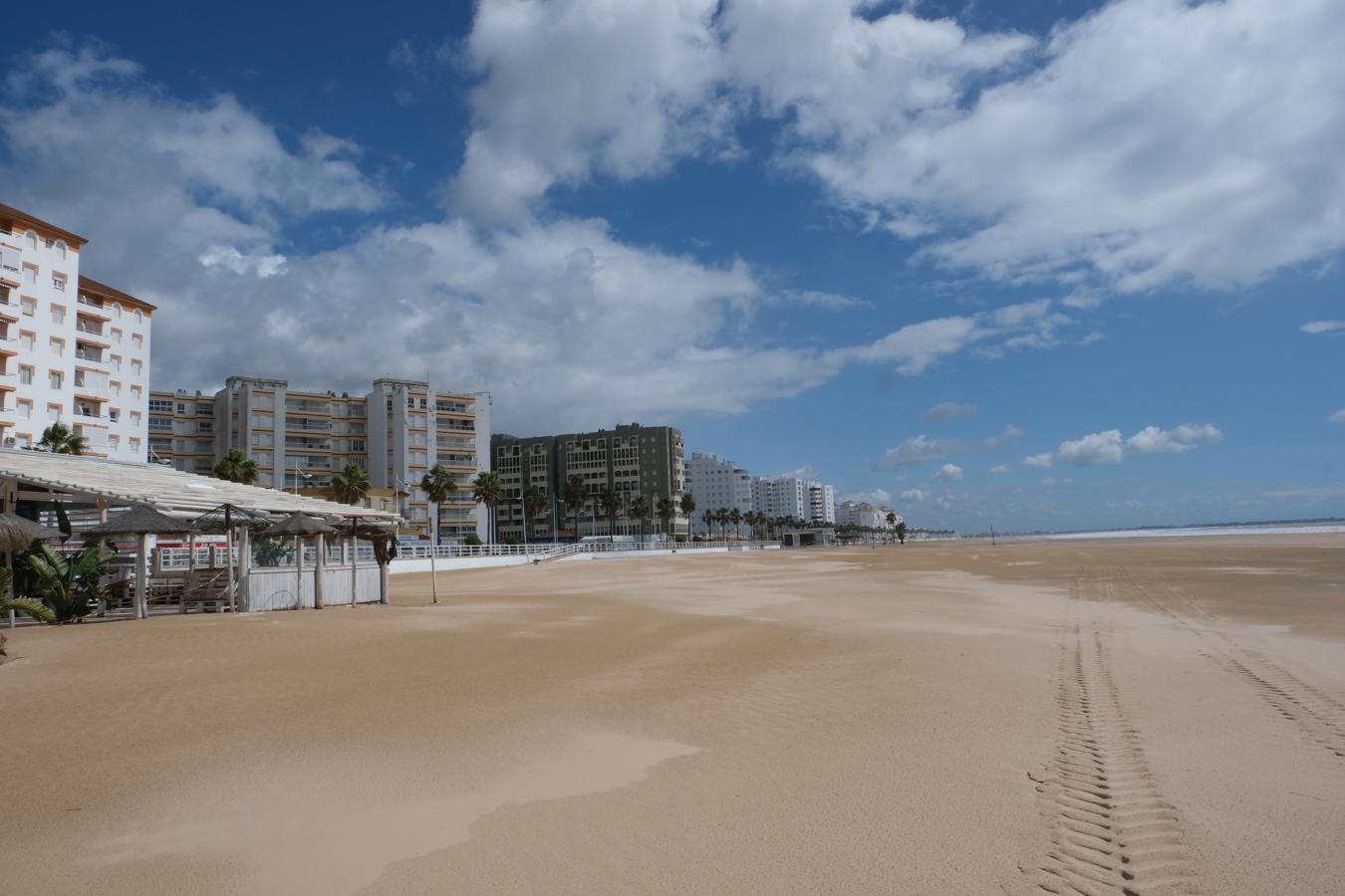 FOTOS: Las playas de Cádiz comienzan su puesta a punto para el verano