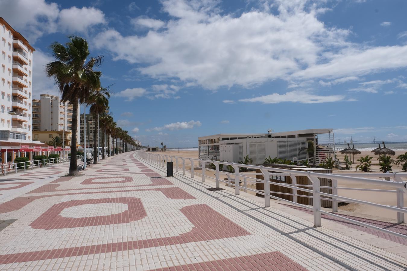 FOTOS: Las playas de Cádiz comienzan su puesta a punto para el verano