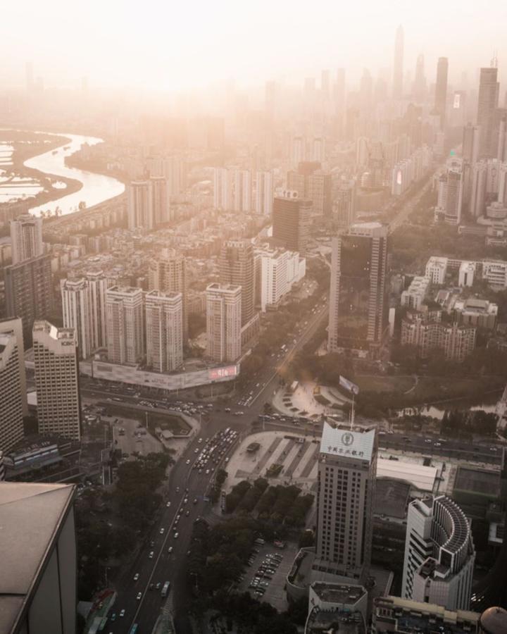 7- Shenzhen. Aquí residen 44 multimillonarios, 2 menos que en Shanghái cuyo valor total neto supera los 220.000 millones. Con una fortuna de 38.100 millones, el más rico es Ma Huateng, fundador de Tencent Inc., una de las compañías líderes en Internet en China.