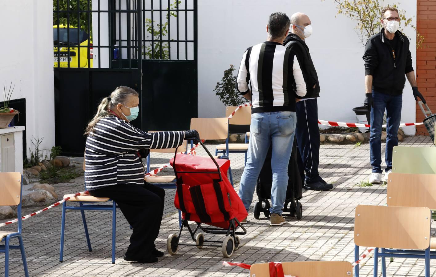 El reparto de comida de &quot;Todos por Córdoba&quot;, en imágenes