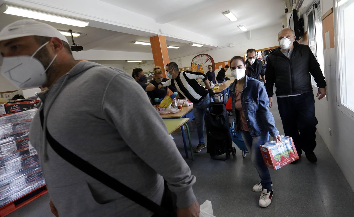 El reparto de comida de &quot;Todos por Córdoba&quot;, en imágenes