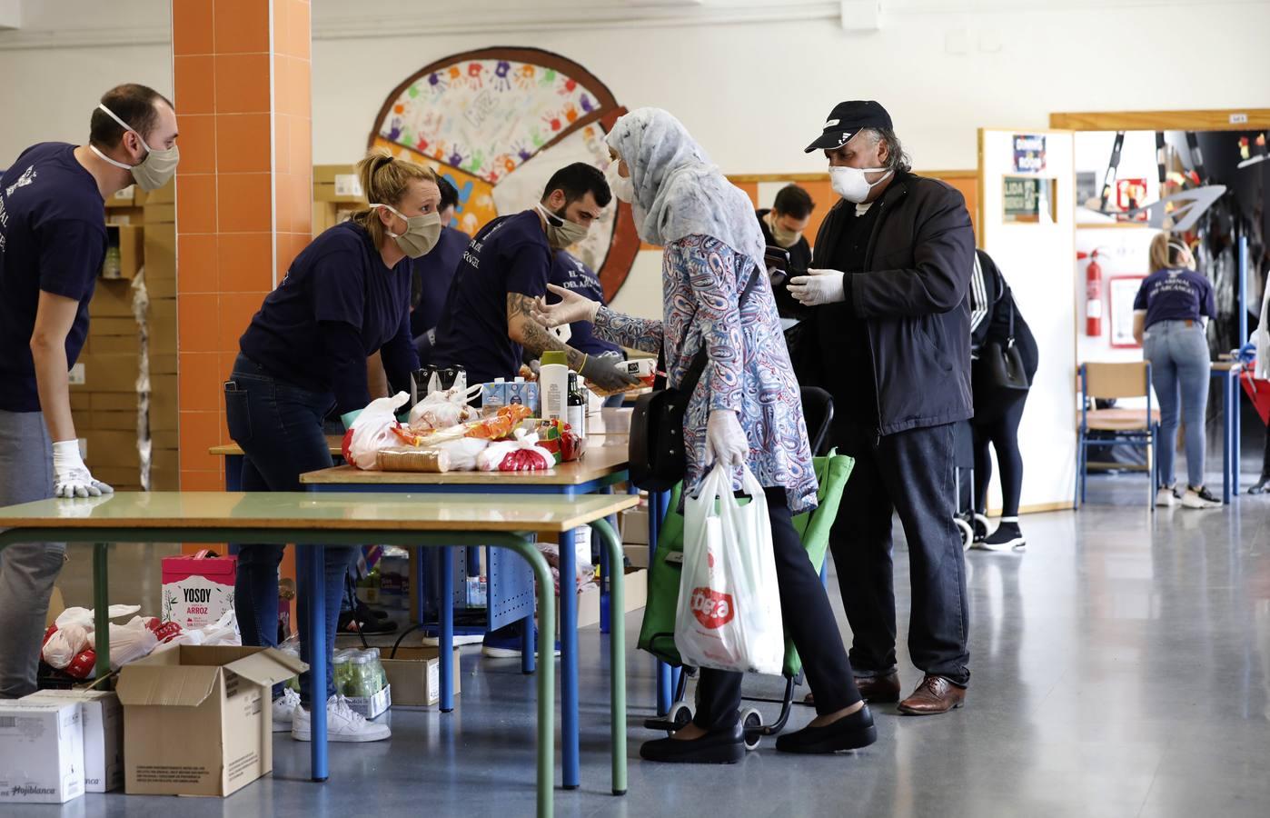 El reparto de comida de &quot;Todos por Córdoba&quot;, en imágenes