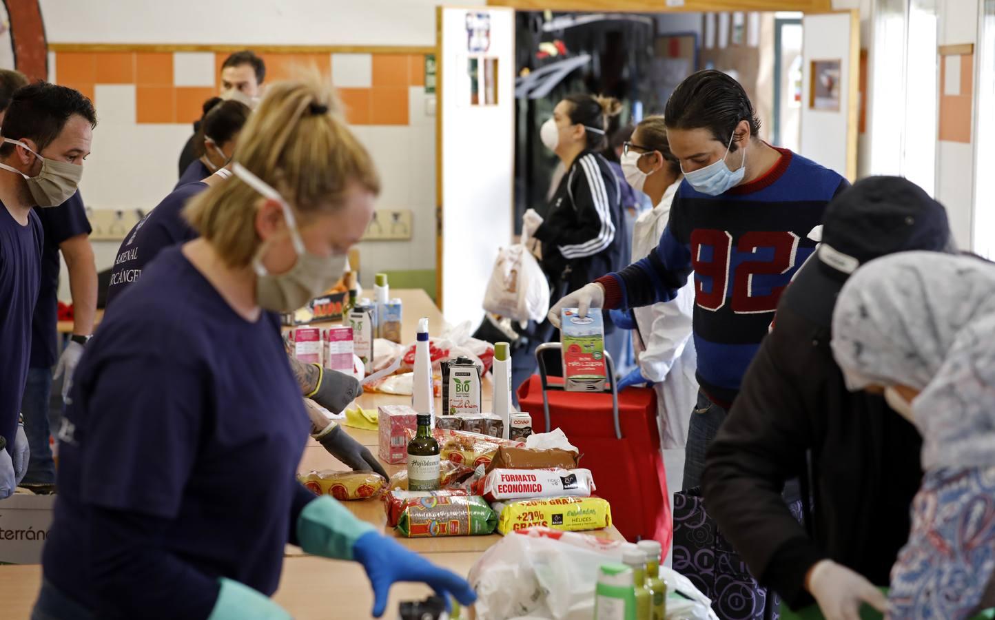 El reparto de comida de &quot;Todos por Córdoba&quot;, en imágenes