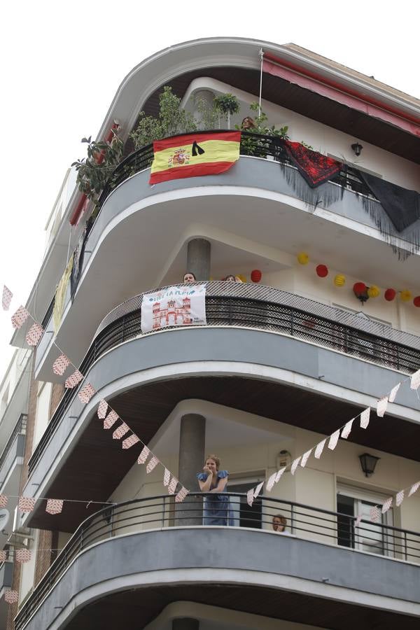 Efectos del coronavirus en Sevilla: la Feria de Abril en los balcones