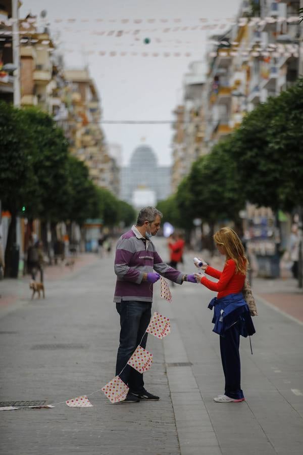 Efectos del coronavirus en Sevilla: la Feria de Abril en los balcones