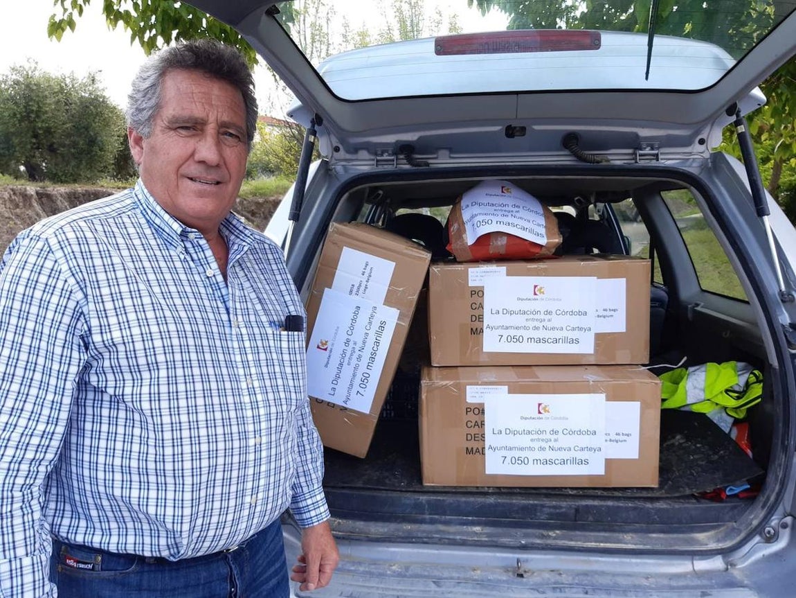 El reparto de mascarillas de la Diputación de Córdoba en los pueblos, en imágenes
