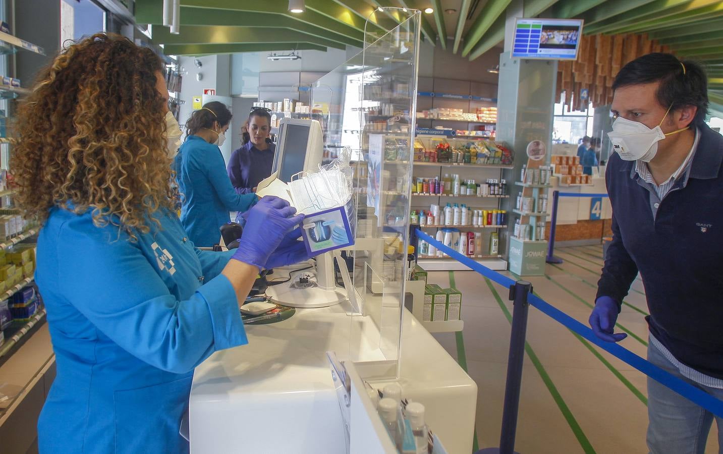 Coronavirus Sevilla: las farmacias ya venden mascarillas al precio fijado