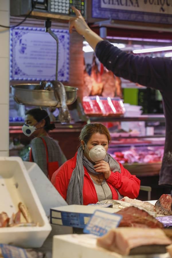 La Policía Local acude al Mercado de Triana ante la concentración de público