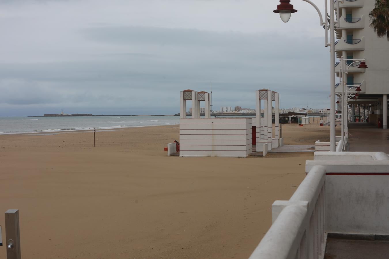 FOTOS: Así están las playas y los parques de Cádiz a unas horas de su reapertura