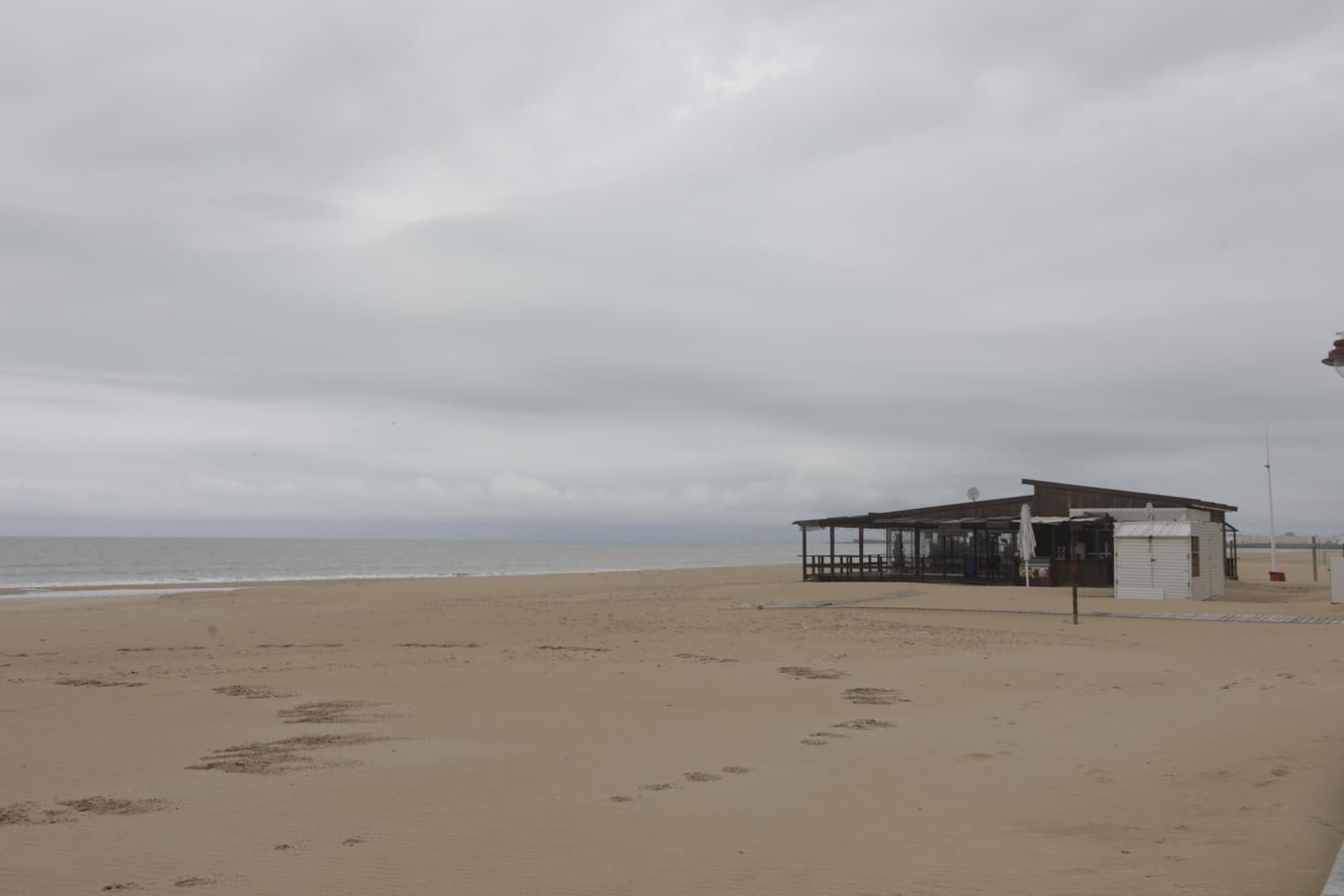 FOTOS: Así están las playas y los parques de Cádiz a unas horas de su reapertura