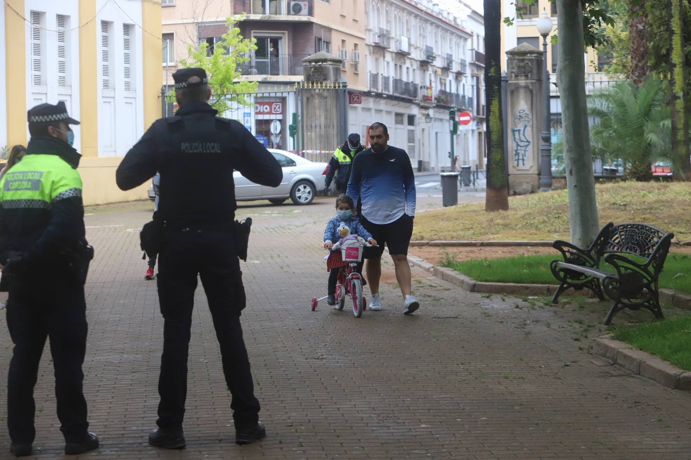 En imágenes, la primera salida de los niños a la calle en Córdoba (II)