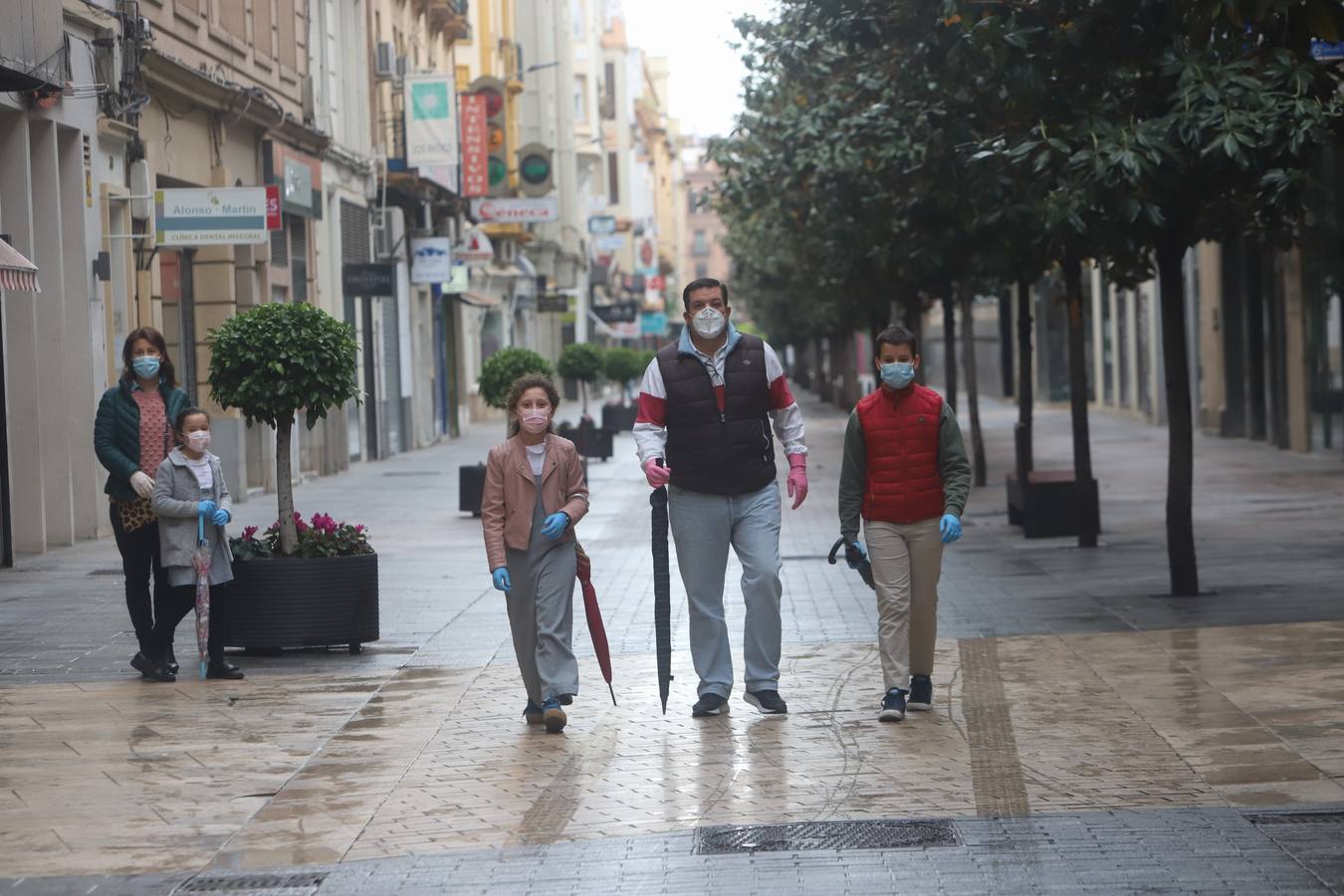 En imágenes, la primera salida de los niños a la calle en Córdoba (II)