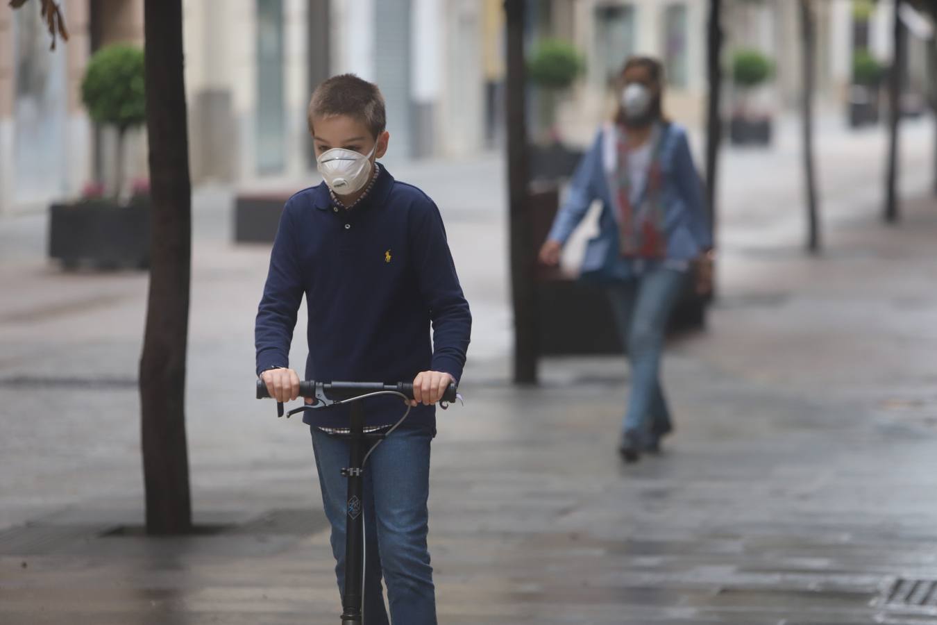 En imágenes, la primera salida de los niños a la calle en Córdoba (II)